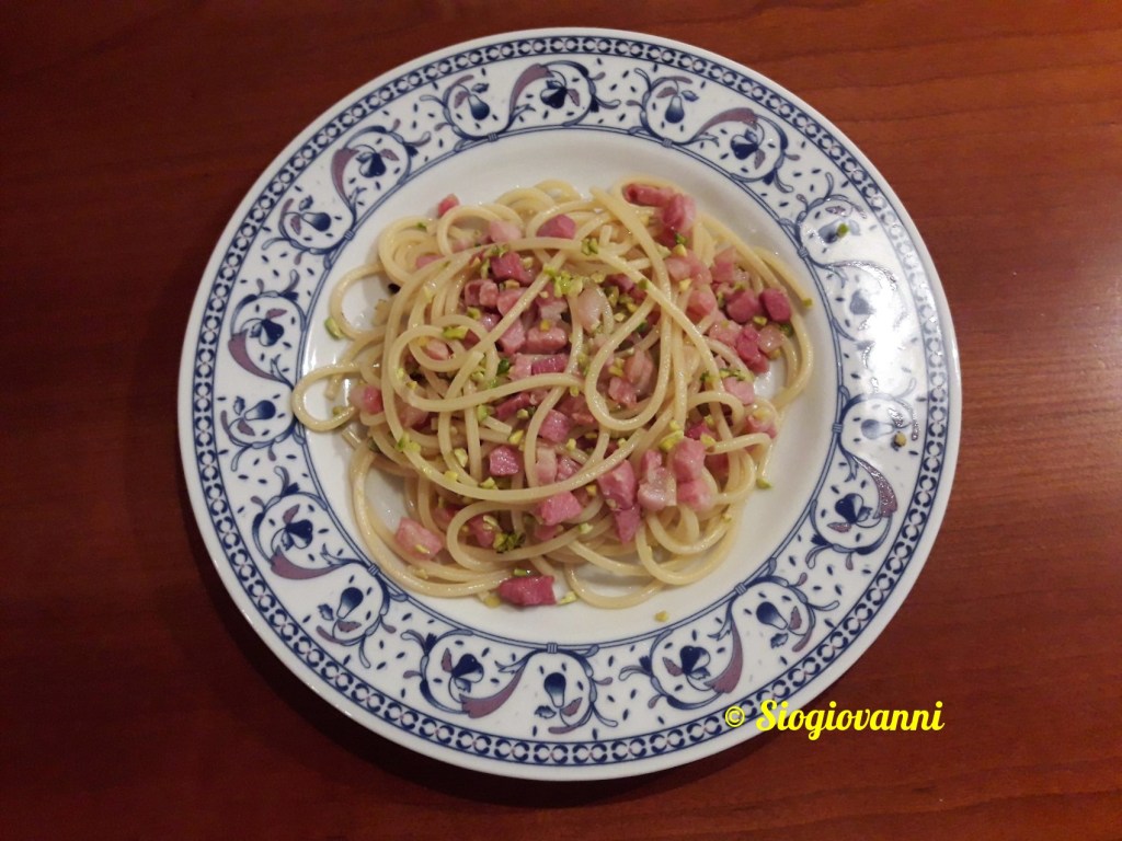 Pancetta aff. e granella pistacchi