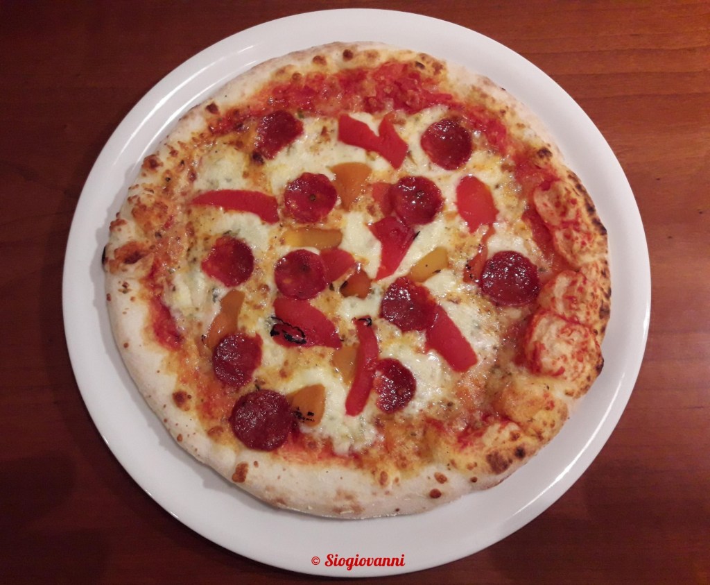 gorgonzola,peperoni,salsiccia piccante
