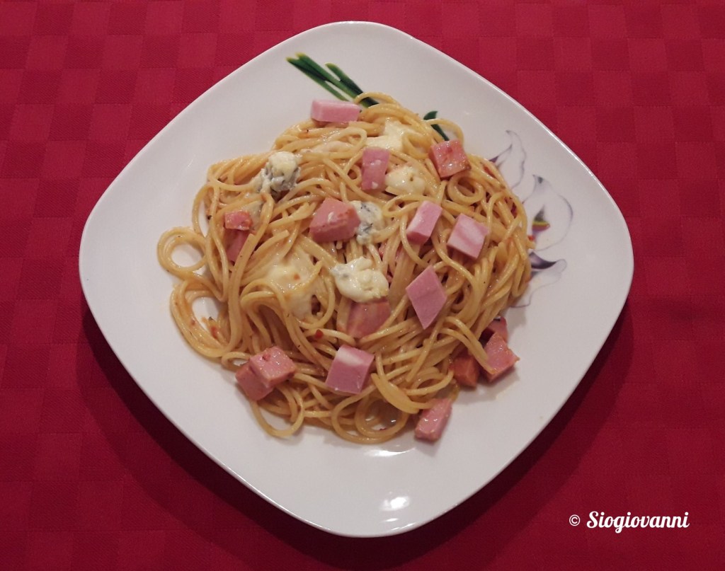 mortadella e gorgonzola