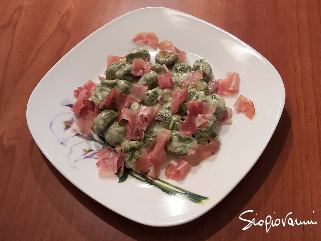 spinaci gorgonzola speck